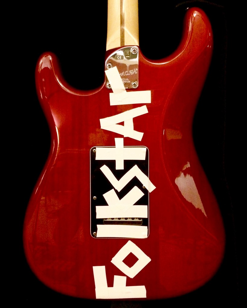 Folkstar - Sue Cag's Guitar